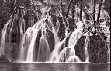 Basisch ionisiertes Wasser